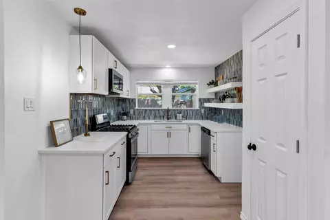 Kitchen - 3710 Devonshire Ct E, Irving, TX 75062 photo 1 of 3