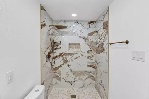 Bath - 3710 Devonshire Ct E, Irving, TX 75062 photo 4 of 6