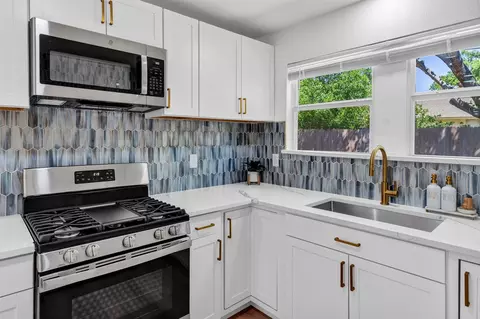 Kitchen - 3710 Devonshire Ct E, Irving, TX 75062 photo 2 of 3