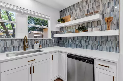 Kitchen - 3710 Devonshire Ct E, Irving, TX 75062 photo 3 of 3