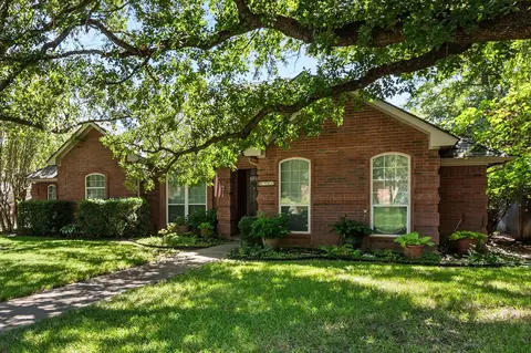 6901 Thornbird Ln, Arlington, TX 76001