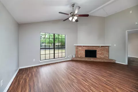 818 Edgemont Dr, Arlington, TX 76017