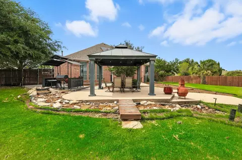 65 Lucas Ln, Edgecliff Village, TX 76134