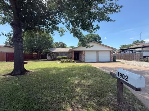 1902 SE 9th St, Mineral Wells, TX 76067