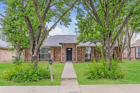7155 Penshire Ln, Dallas, TX 75227