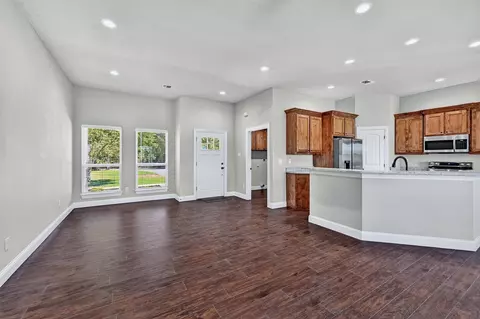 Living - 897 W Cardinal St, Ector, TX 75439 photo 3 of 10