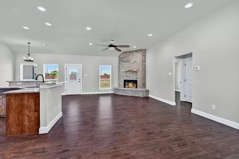 Living - 897 W Cardinal St, Ector, TX 75439 photo 6 of 10