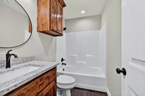 Bath - 897 W Cardinal St, Ector, TX 75439 photo 3 of 3