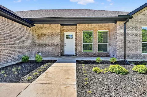 Exterior - 897 W Cardinal St, Ector, TX 75439 photo 3 of 7