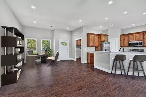 Living - 897 W Cardinal St, Ector, TX 75439 photo 4 of 10
