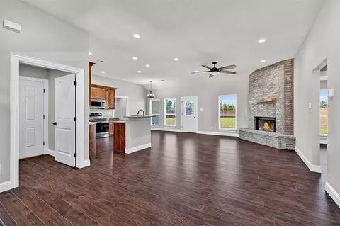 Living - 897 W Cardinal St, Ector, TX 75439 photo 1 of 10