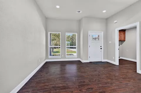Living - 897 W Cardinal St, Ector, TX 75439 photo 8 of 10