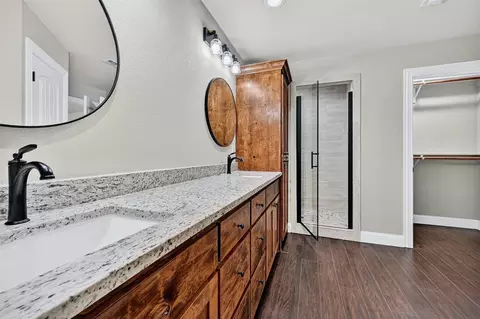 Bath - 897 W Cardinal St, Ector, TX 75439 photo 2 of 3