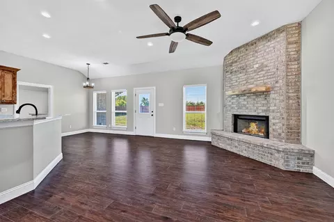 Living - 897 W Cardinal St, Ector, TX 75439 photo 2 of 10