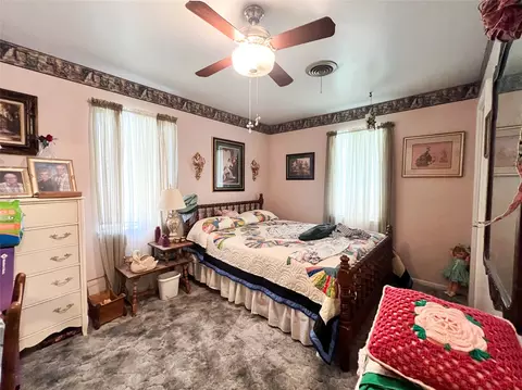 Bedroom - 1303 N Avenue L, Haskell, TX 79521 photo 2 of 3