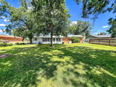 Exterior - 1303 N Avenue L, Haskell, TX 79521 photo 4 of 7