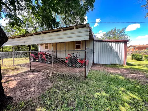 Exterior - 1303 N Avenue L, Haskell, TX 79521 photo 7 of 7