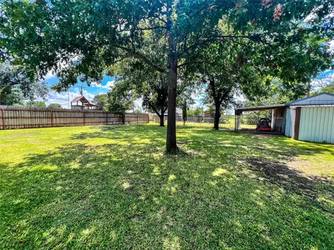 Exterior - 1303 N Avenue L, Haskell, TX 79521 photo 5 of 7