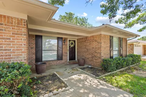 1900 Paula Dr, Denison, TX 75020