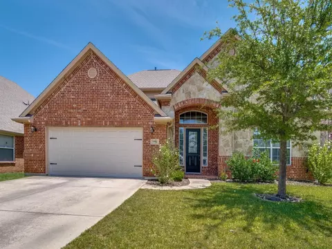 1902 Fountain Wood Dr, Euless, TX 76039
