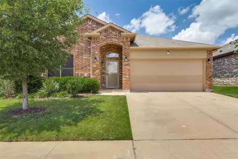 945 Cushing Dr, Fort Worth, TX 76177