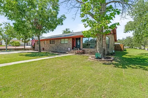 810 Alexander Rd, Stephenville, TX 76401