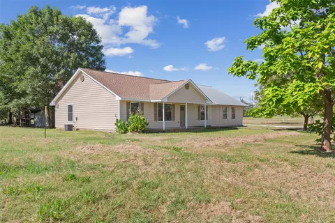 1833 W White Oak Rd, West, TX 76691