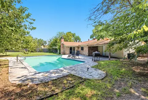 1016 Angela Ct, Everman, TX 76140