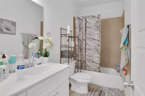Bath - 12344 Iveson Dr, Haslet, TX 76052 photo 2 of 2