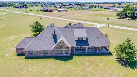 6550 Lucky Spur Ln, Sanger, TX 76266