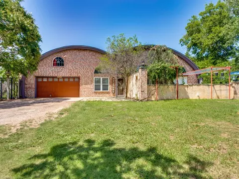 705 24th St, Joshua, TX 76058