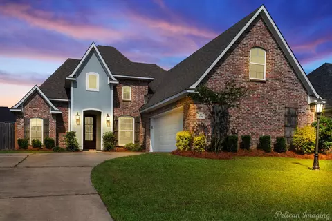 676 Lessie Dr, Stonewall, LA 71078