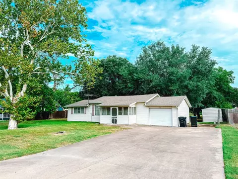 204 W Trunk St, Crandall, TX 75114