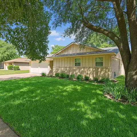 532 Wallace Dr, Crowley, TX 76036