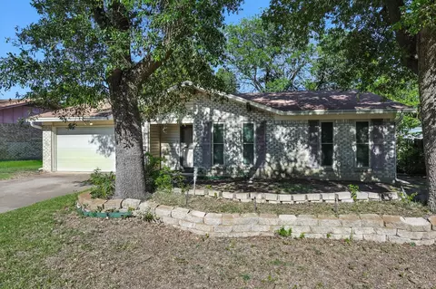 325 Hastings Dr, Cedar Hill, TX 75104