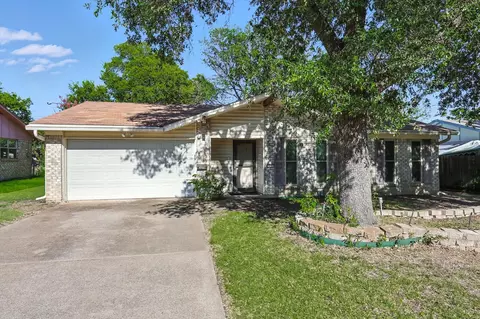 325 Hastings Dr, Cedar Hill, TX 75104