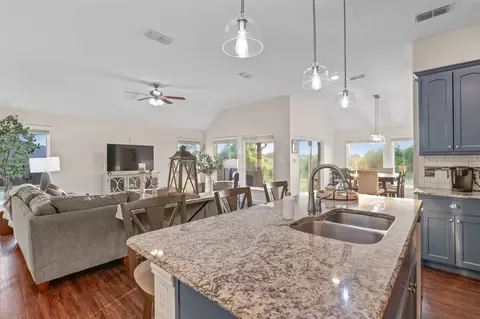 4000 Montecristo Ln, Sanger, TX 76266