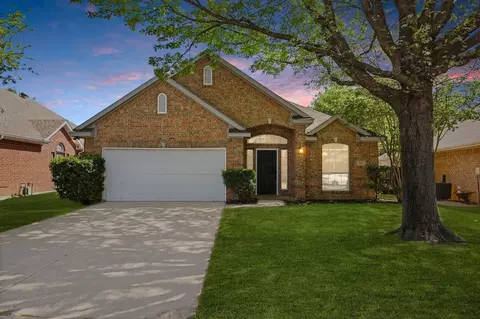 821 Pinnacle Cir, Lewisville, TX 75077