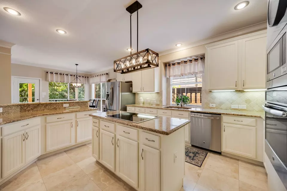 Kitchen - 114 Liberty Ln, Rockwall, TX 75032 photo 3 of 5