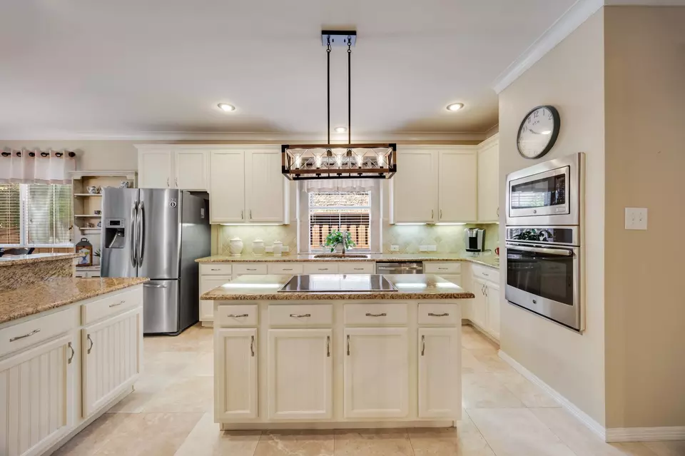 Kitchen - 114 Liberty Ln, Rockwall, TX 75032 photo 4 of 5