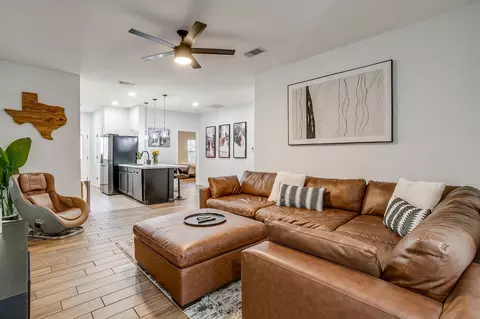 1038 Story Book Ln, Weatherford, TX 76086