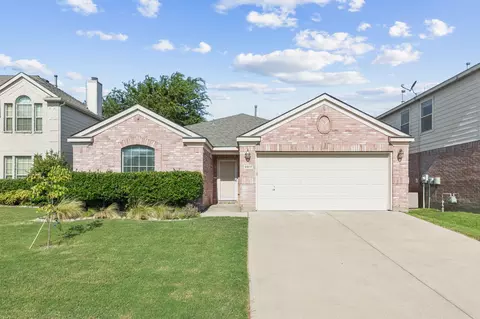 9917 Chadbourne Rd, Fort Worth, TX 76244