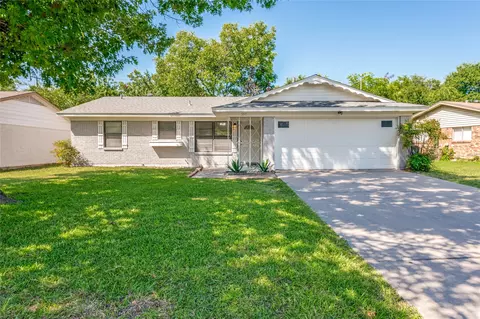 557 Hillery St, Burleson, TX 76028
