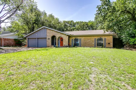 804 San Marcos Ln, Bedford, TX 76021