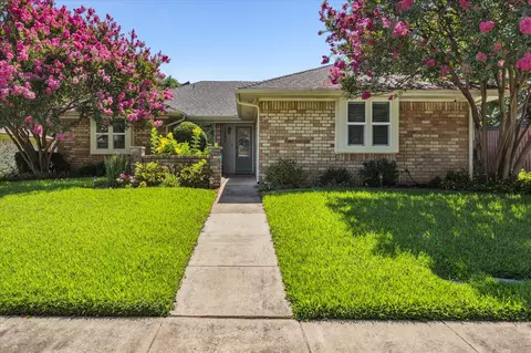 1202 Meadowview Dr, Euless, TX 76039