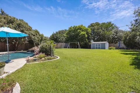 Exterior - 1202 Meadowview Dr, Euless, TX 76039 photo 13 of 13