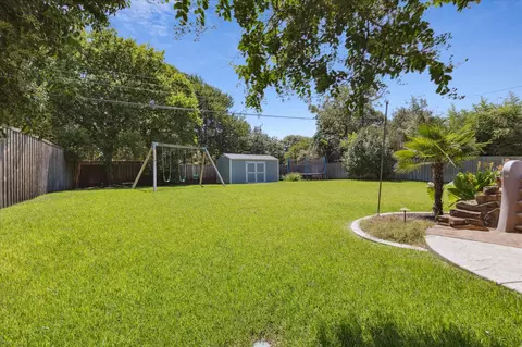 Exterior - 1202 Meadowview Dr, Euless, TX 76039 photo 9 of 13
