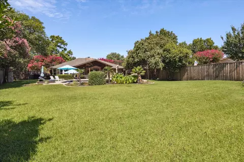 Exterior - 1202 Meadowview Dr, Euless, TX 76039 photo 11 of 13