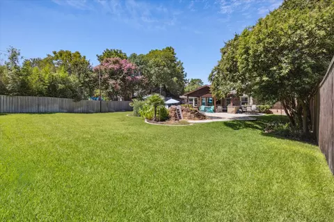 Exterior - 1202 Meadowview Dr, Euless, TX 76039 photo 10 of 13