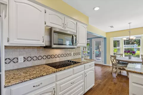 Kitchen - 1202 Meadowview Dr, Euless, TX 76039 photo 3 of 3